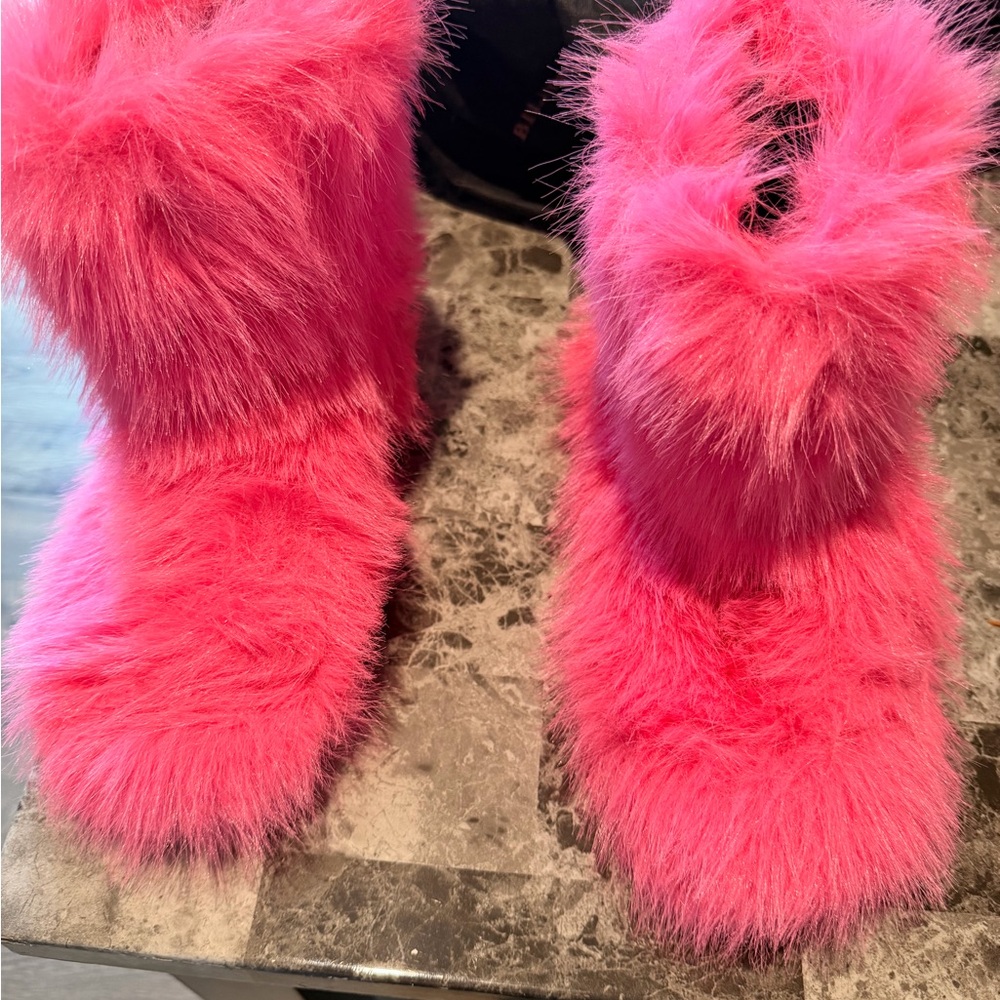 Source Unknown Vibrant Pink Fuzzy Boots